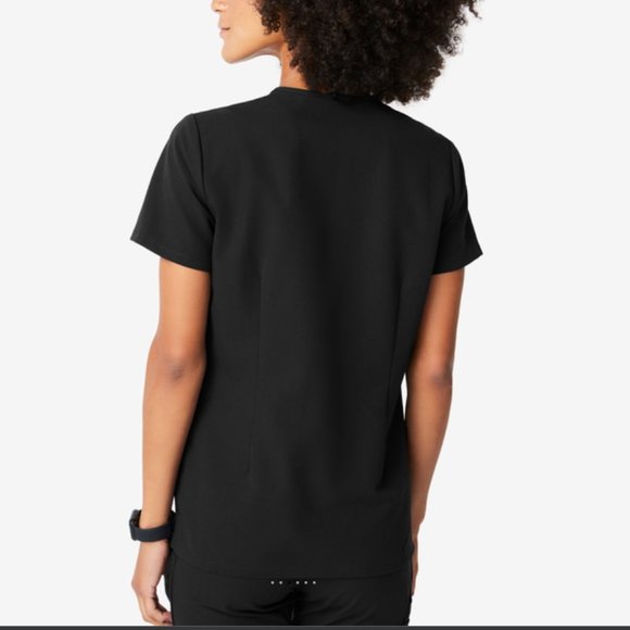 Figs scrub - Casma™ Three-Pocket Scrub Top - Picture 5 of 6